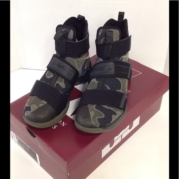 Nike LeBron Soldier 10